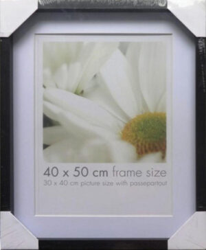 Isabelle Box Black 40x50