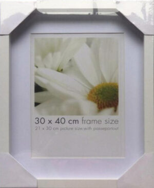 Isabelle Box White 30x40